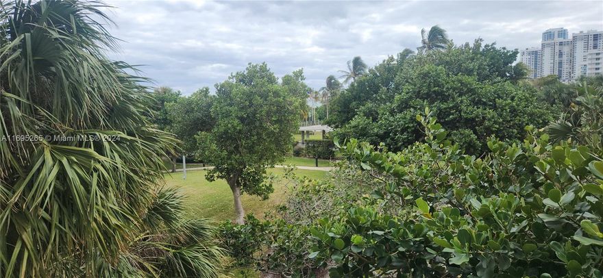 Investor opportunity as seller requires lease back ,.,OCEAN PARADISE on Hollywood Beach a cozy cottage type 1/1 unit that rarely comes for sale with SOUTHERN EXPOSURE.DEEDED PARKING SPOT,New Washer.Dryer,water heater,AC and appliances.NO popcorn,Walkin closet,extra storage,2Lighted tennis crts,2heated pools,beach bins,sauna,ping pong,billiards,BBQ,Boccee ball,pickle,shuffle Bd,putting-swing net golf,teatherball,basketball,corn hole,walking path,game rooms,movies,zumba,social activities with social committee,tech classes,car wash,24/7 Security, card rooms,library,gyms,RESTAURANT,kayak-bike storage.On the BROADWALK steps from shops,entertainment & Margaritaville Resort.Near airports,malls,casinos,hospitals,house of worships Publix Supermarket with marina on ocean drive.Summit condo=PARADISE
