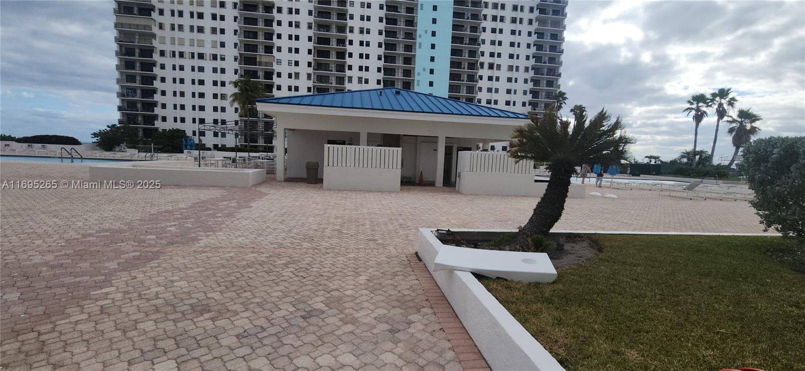 SUMMIT CONDO SOUTH - Residential