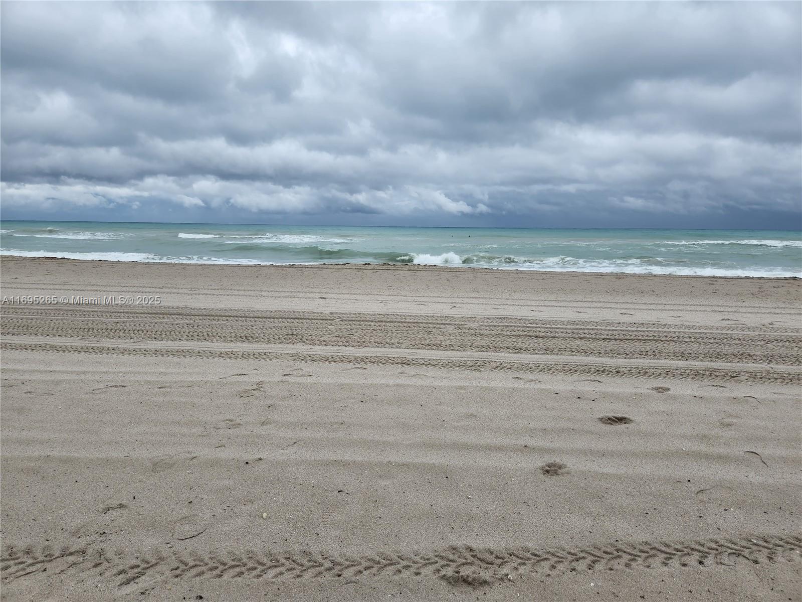 SUMMIT CONDO SOUTH - Residential