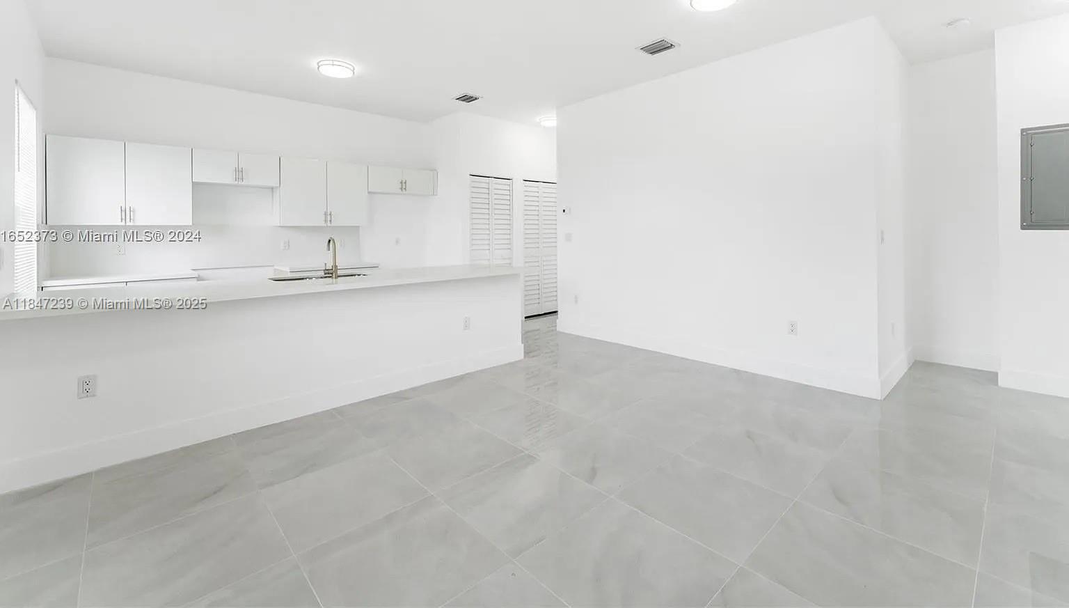 NO MIAMI EST SEC 3 - Land