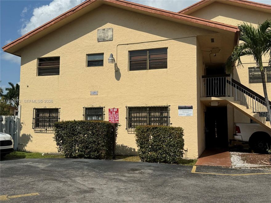 Investment opportunity! 2-bedroom, 1-bathroom unit, currently rented. Special assessment in place for roof, with only $1,000 remaining balance. Excellent location near shopping, dining, and major highways. Ideal for investors seeking immediate cash flow.