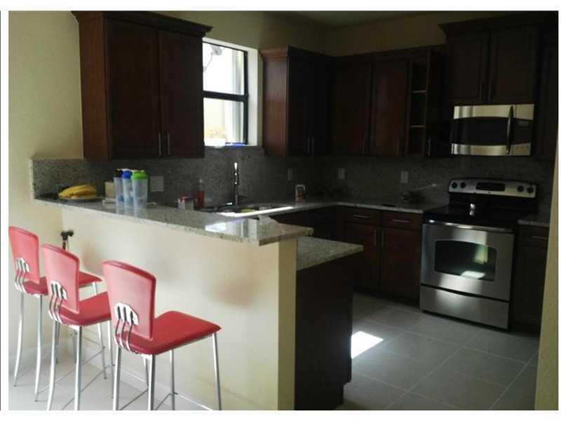 Doll House... 3 bedrooms and 2.5 bathrooms. Beautifully furnished unit.