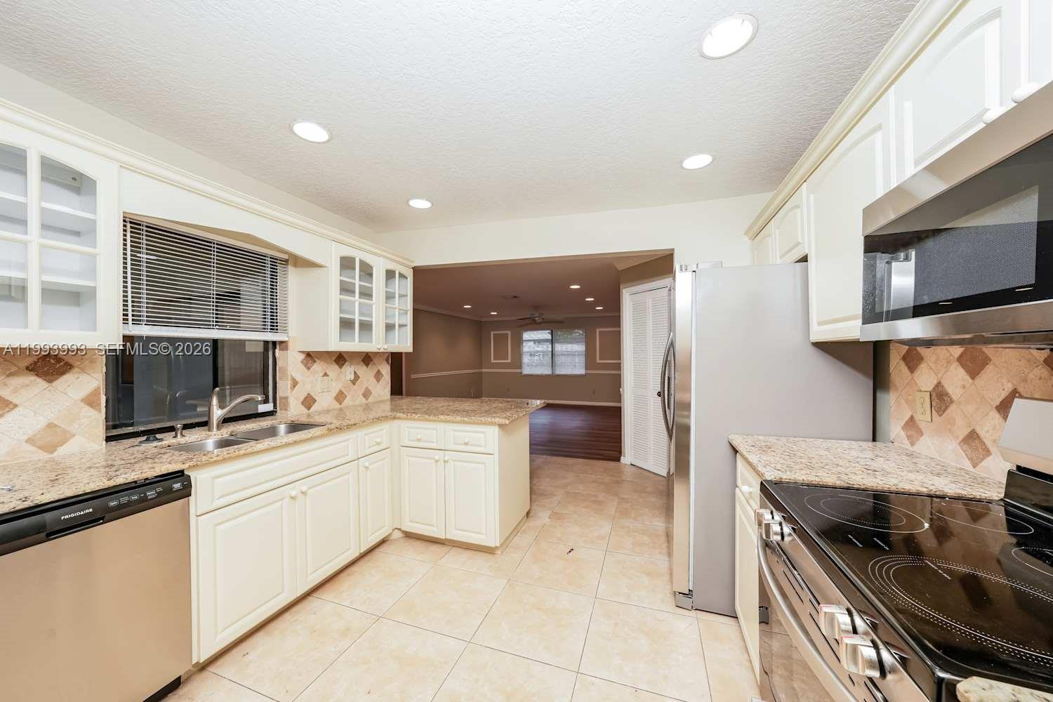 SUGAR POND MANOR OF WELLI - Residential Lease