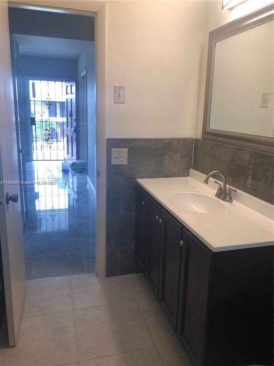 COLONIAL HOUSE CONDO - Residential Lease