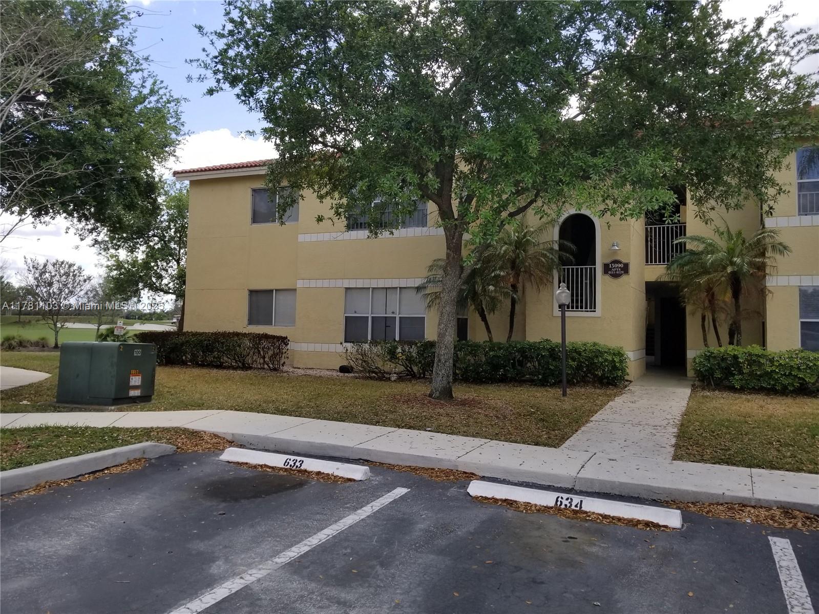 Rental Property at 13090 Vista Isles Dr 124, Sunrise, Miami-Dade County, Florida - Bedrooms: 1 
Bathrooms: 1  - $1,850 MO.
