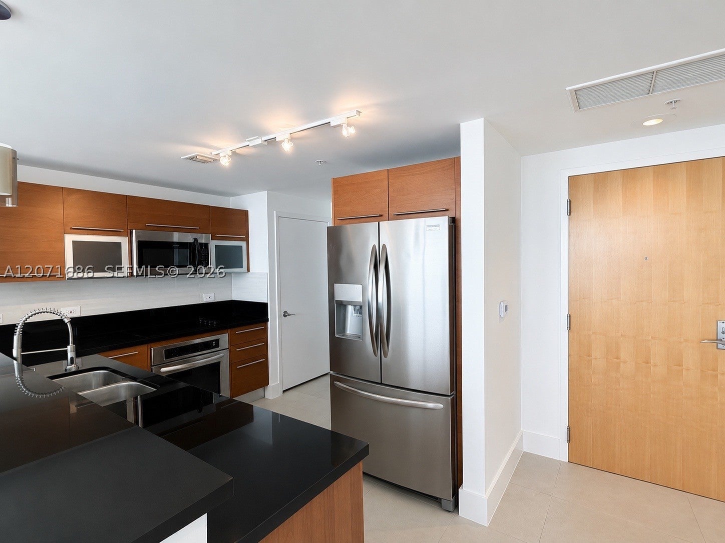 244 Biscayne Blvd 3903