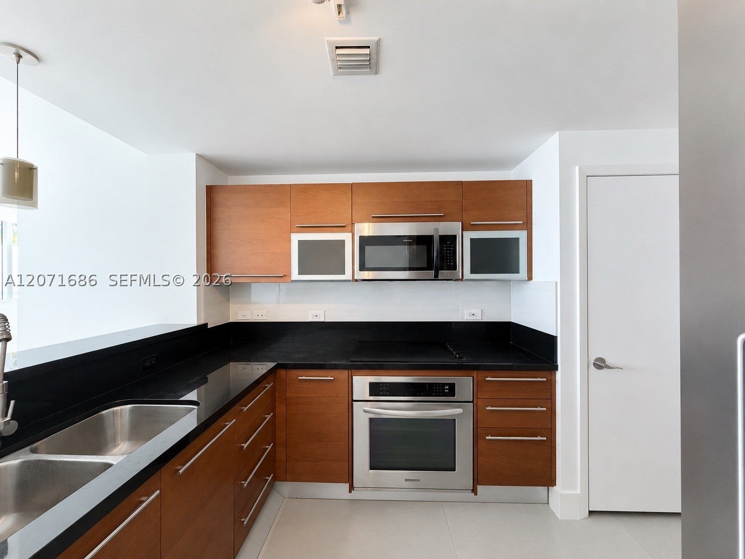 244 Biscayne Blvd 3903