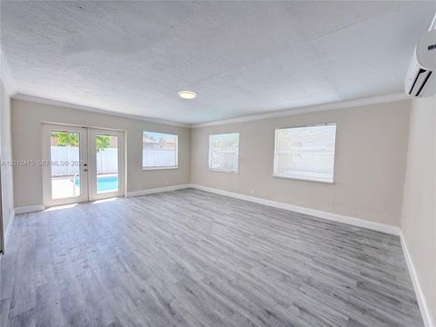 Tiny photo for 400 SW 14th St, Deerfield Beach, FL 33441 (MLS # A12012415)