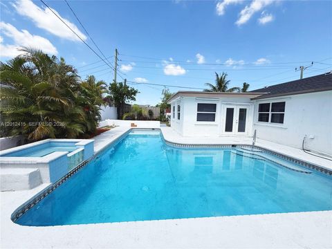 Tiny photo for 400 SW 14th St, Deerfield Beach, FL 33441 (MLS # A12012415)