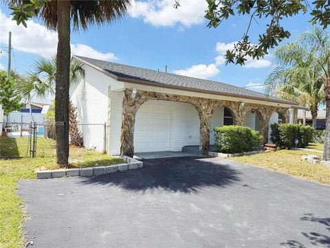 Tiny photo for 400 SW 14th St, Deerfield Beach, FL 33441 (MLS # A12012415)