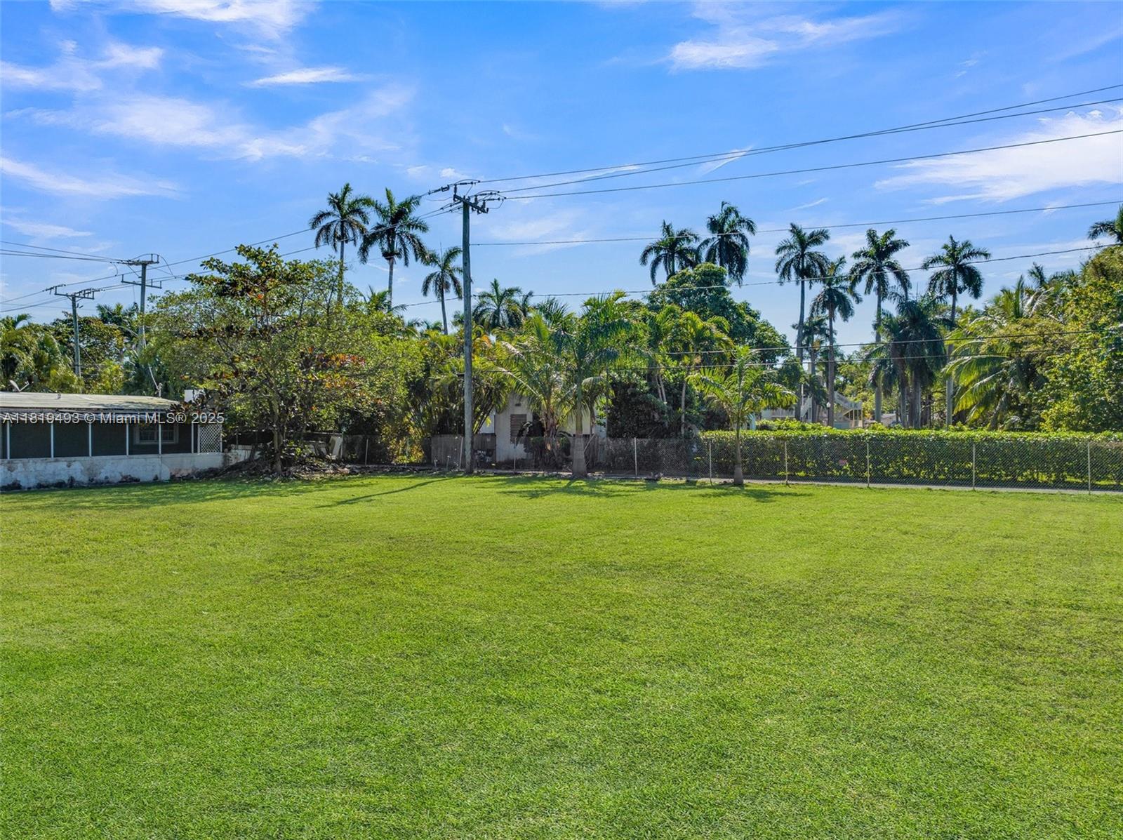 HOLLYWOOD LAKES SECTION - Land