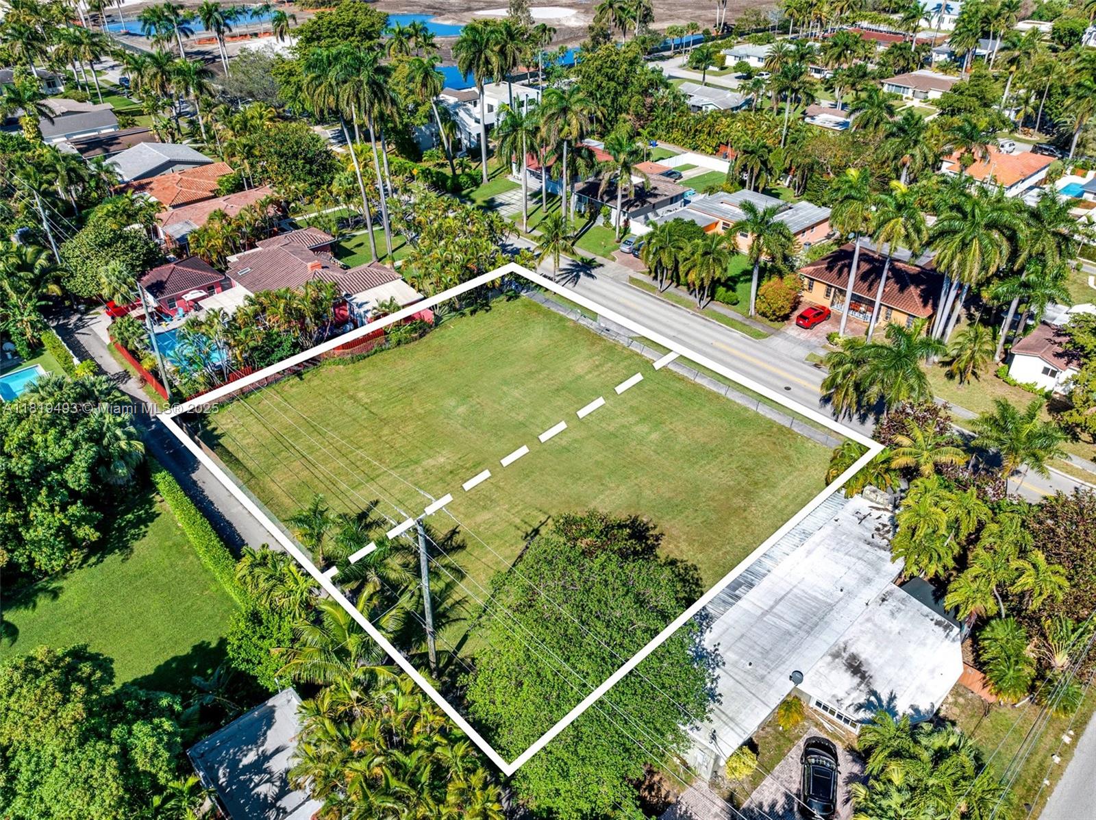 HOLLYWOOD LAKES SECTION - Land