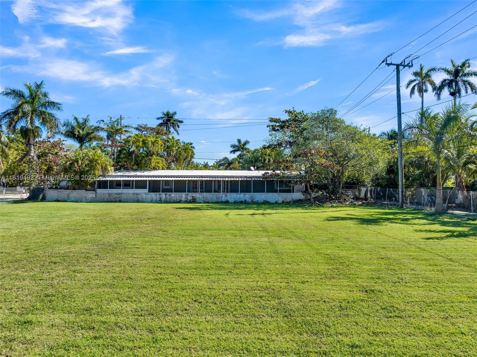 HOLLYWOOD LAKES SECTION - Land