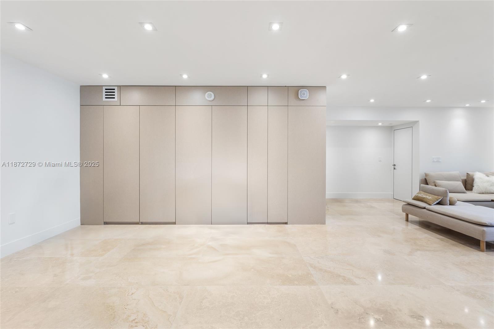 RONEY PALACE CONDO - Residential Lease