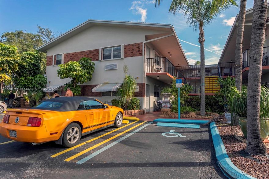 Features

Units: 17 well-maintained 1/1 units perfect for long-term rentals.

Houses: 3 spacious 2/2 houses located behind the main building.

Location Benefits:

Proximity to the beach (5 minutes away).

Centrally located between two major cities, Fort Lauderdale and Miami.

Surrounded by essential amenities including restaurants, shops, and public transportation.