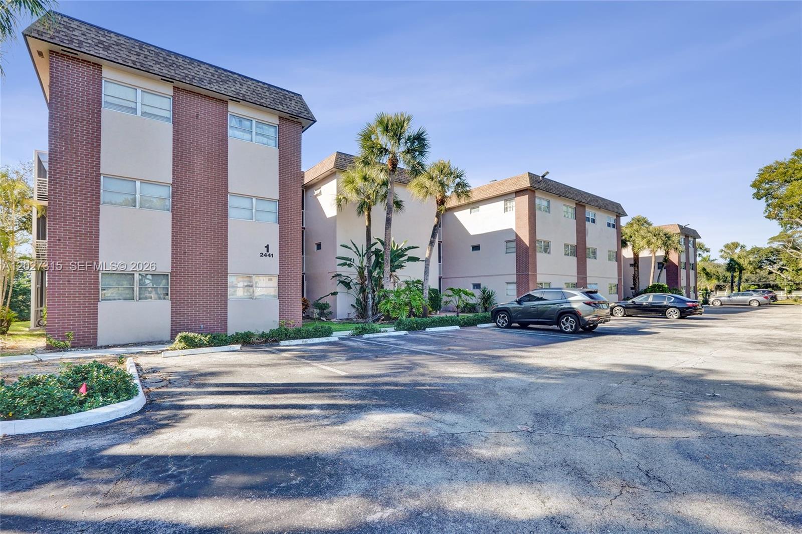 ARROWHEAD CONDO NO I - Residential