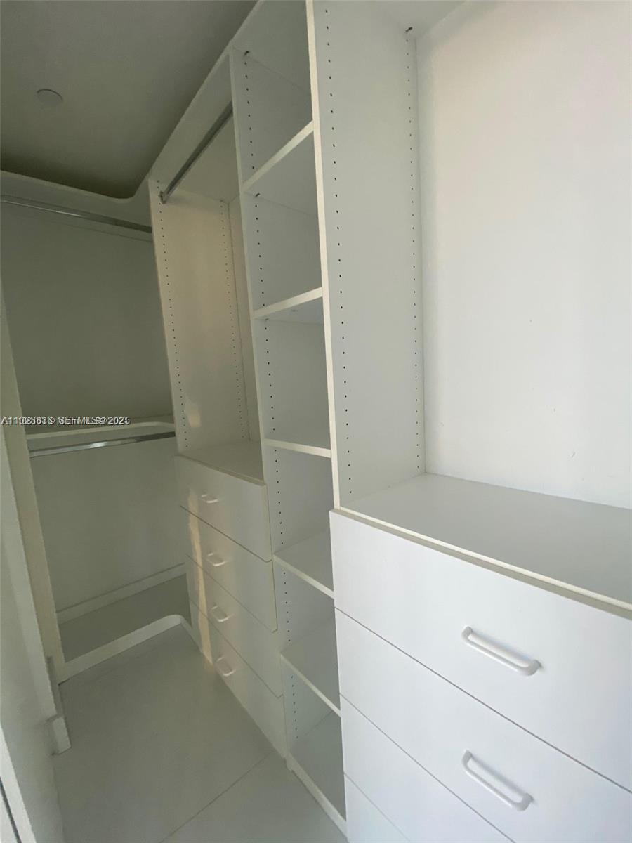 ICON BRICKELL NO TWO - Residential