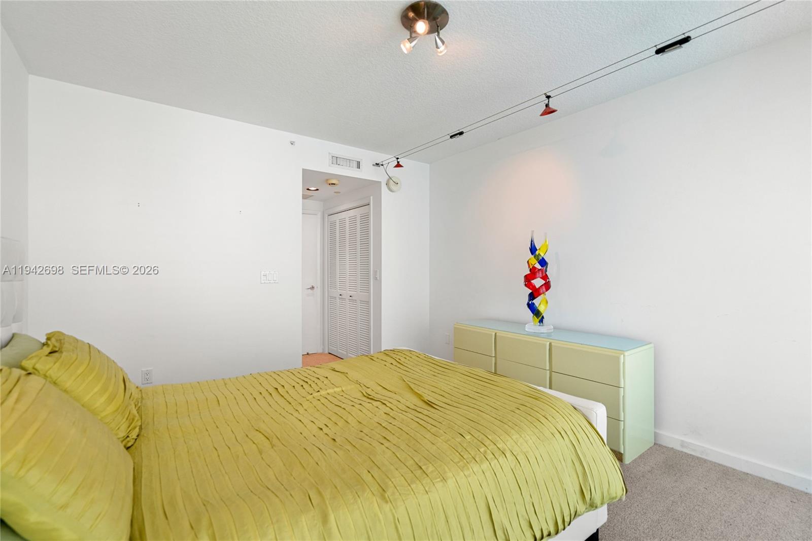 IL VILLAGGIO ON SOUTH BEA - Residential