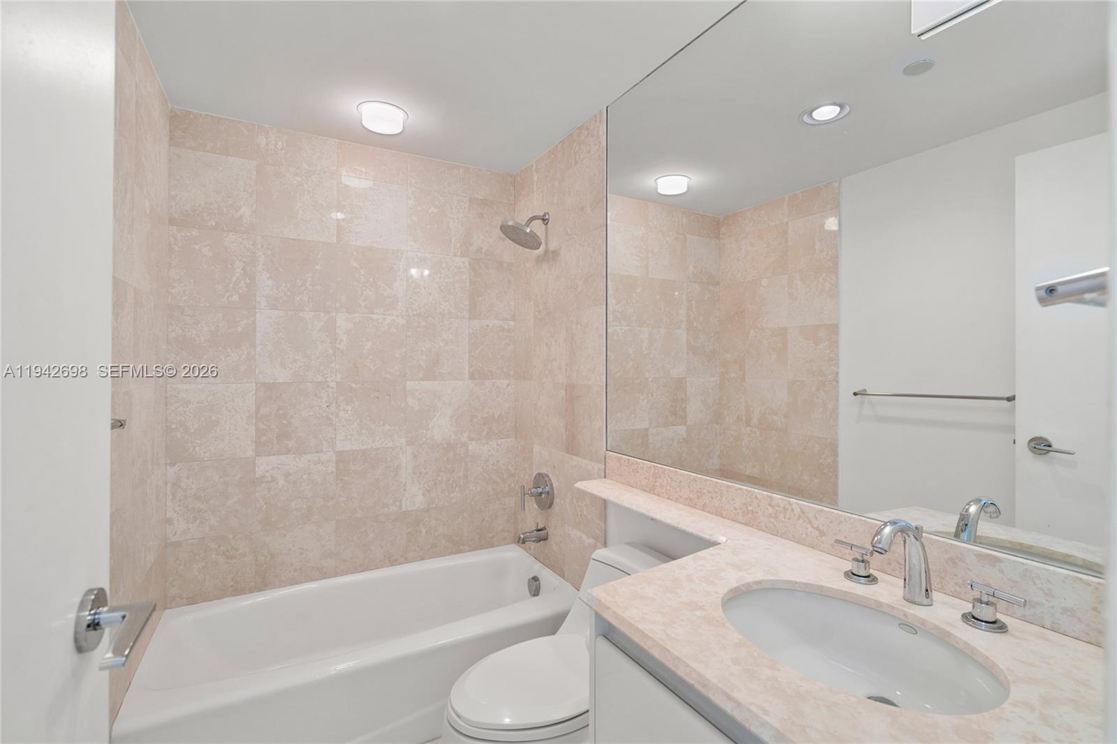 IL VILLAGGIO ON SOUTH BEA - Residential