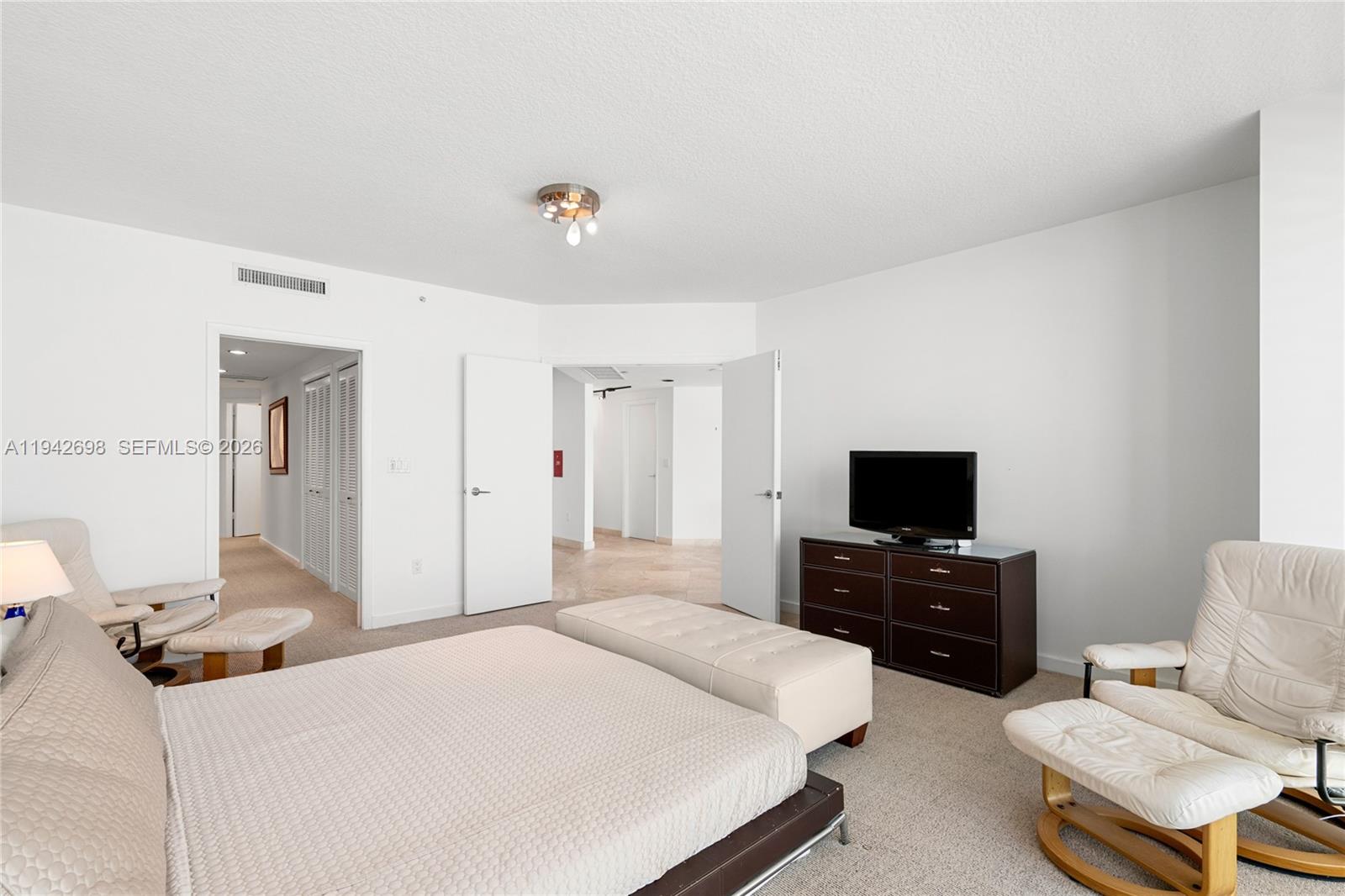 IL VILLAGGIO ON SOUTH BEA - Residential