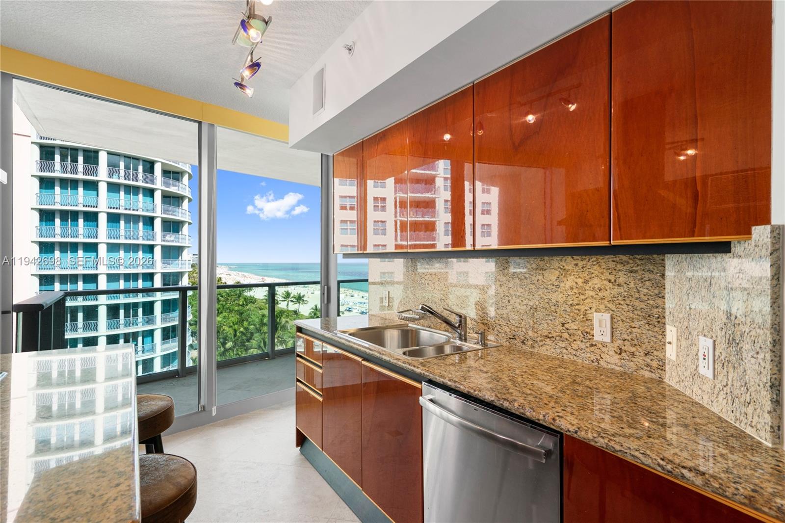 IL VILLAGGIO ON SOUTH BEA - Residential