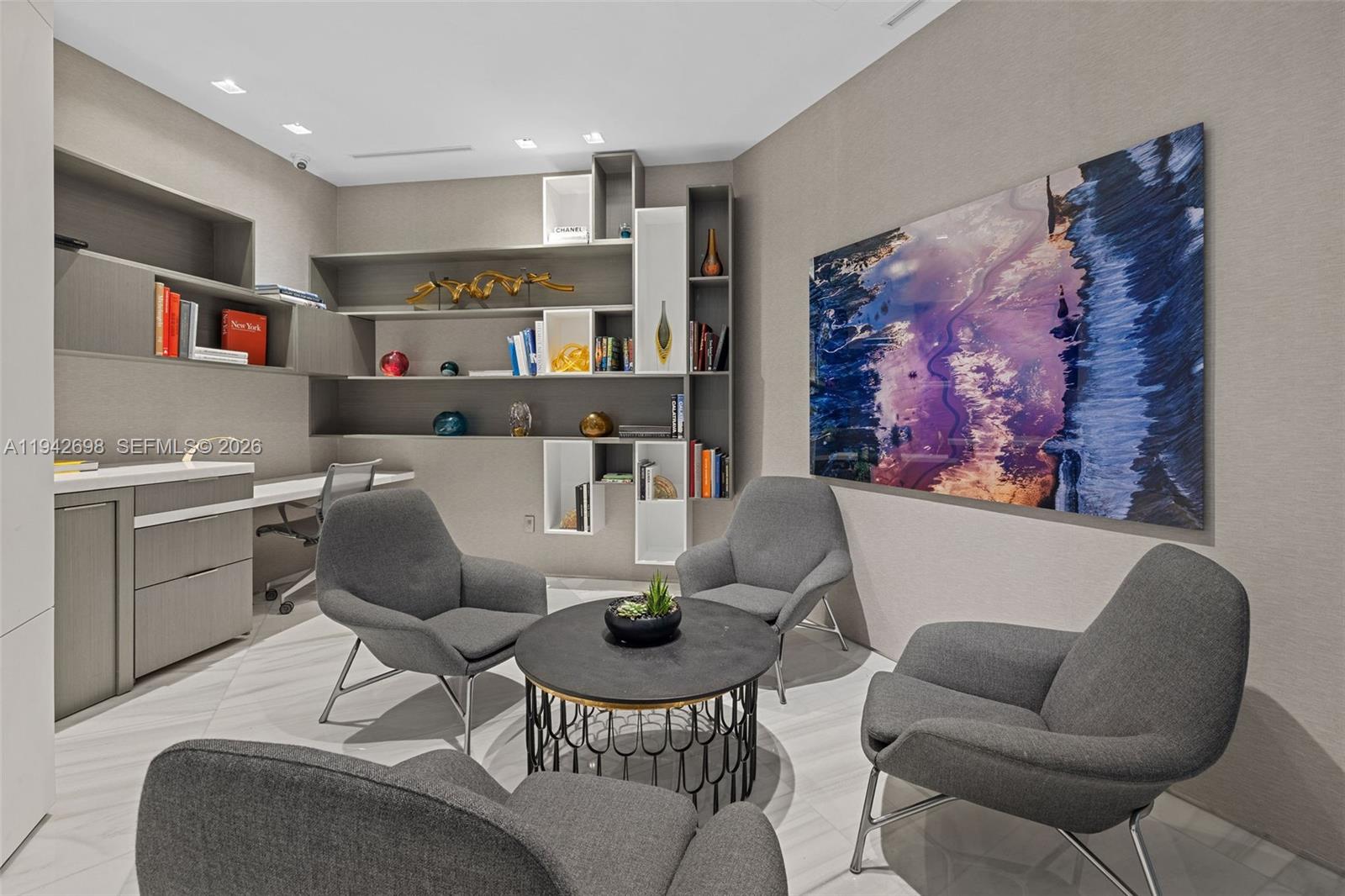 IL VILLAGGIO ON SOUTH BEA - Residential