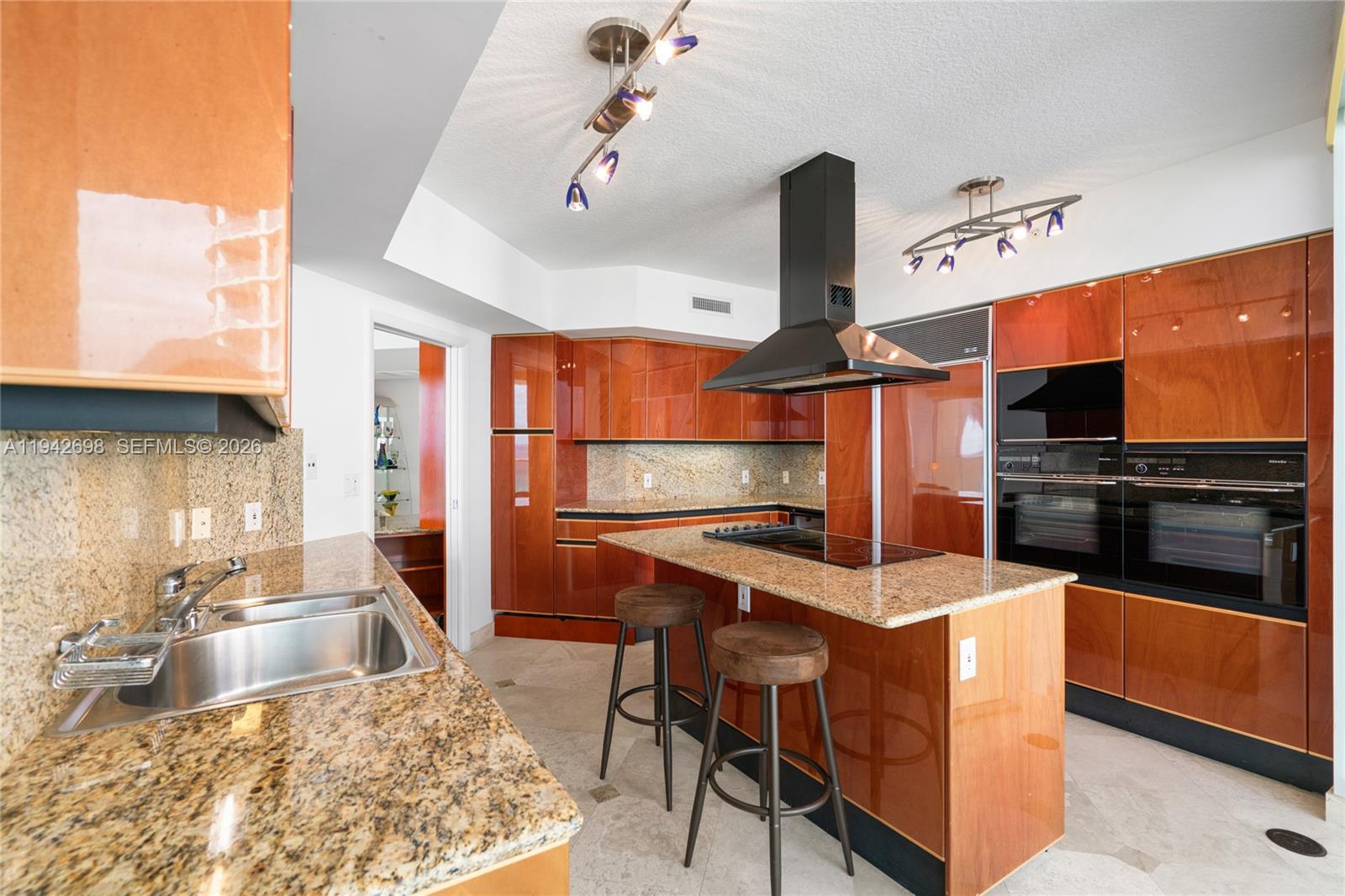 IL VILLAGGIO ON SOUTH BEA - Residential