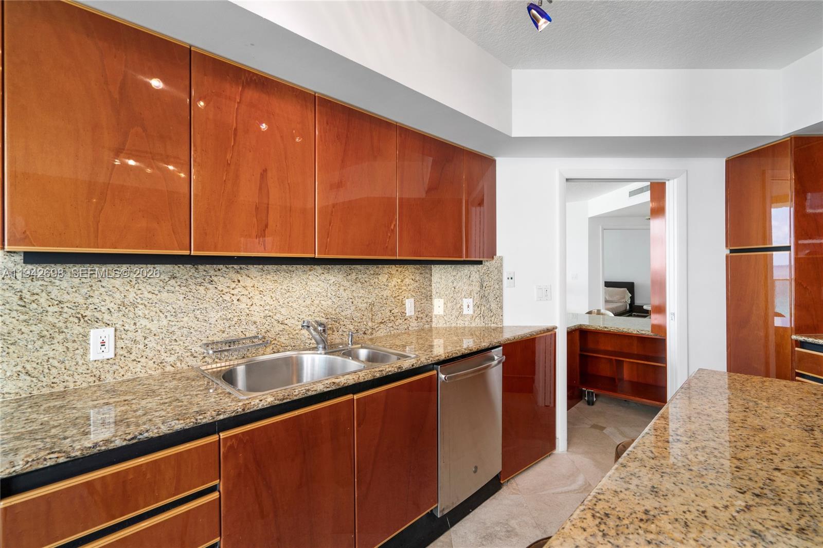 IL VILLAGGIO ON SOUTH BEA - Residential