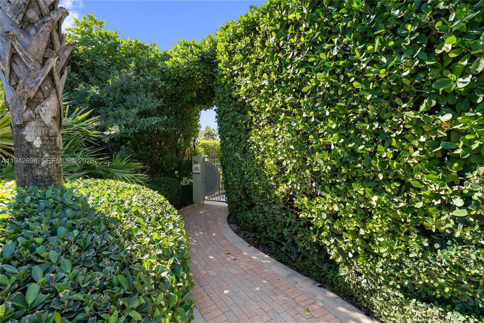 IL VILLAGGIO ON SOUTH BEA - Residential