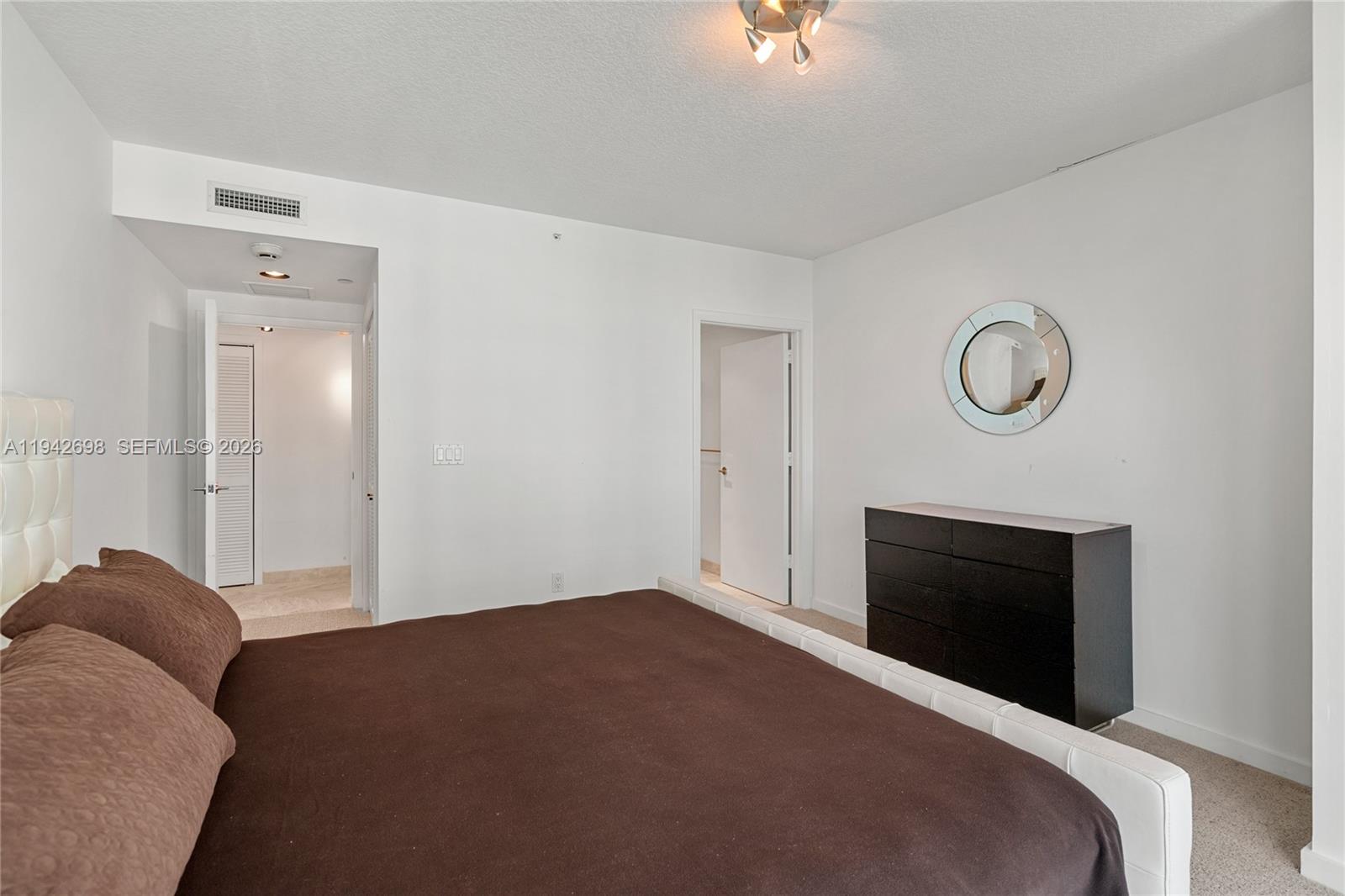 IL VILLAGGIO ON SOUTH BEA - Residential