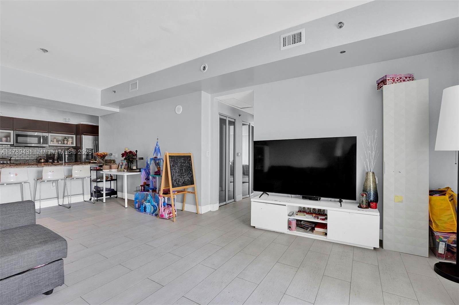 THE PLAZA 901 BRICKELL CO - Residential