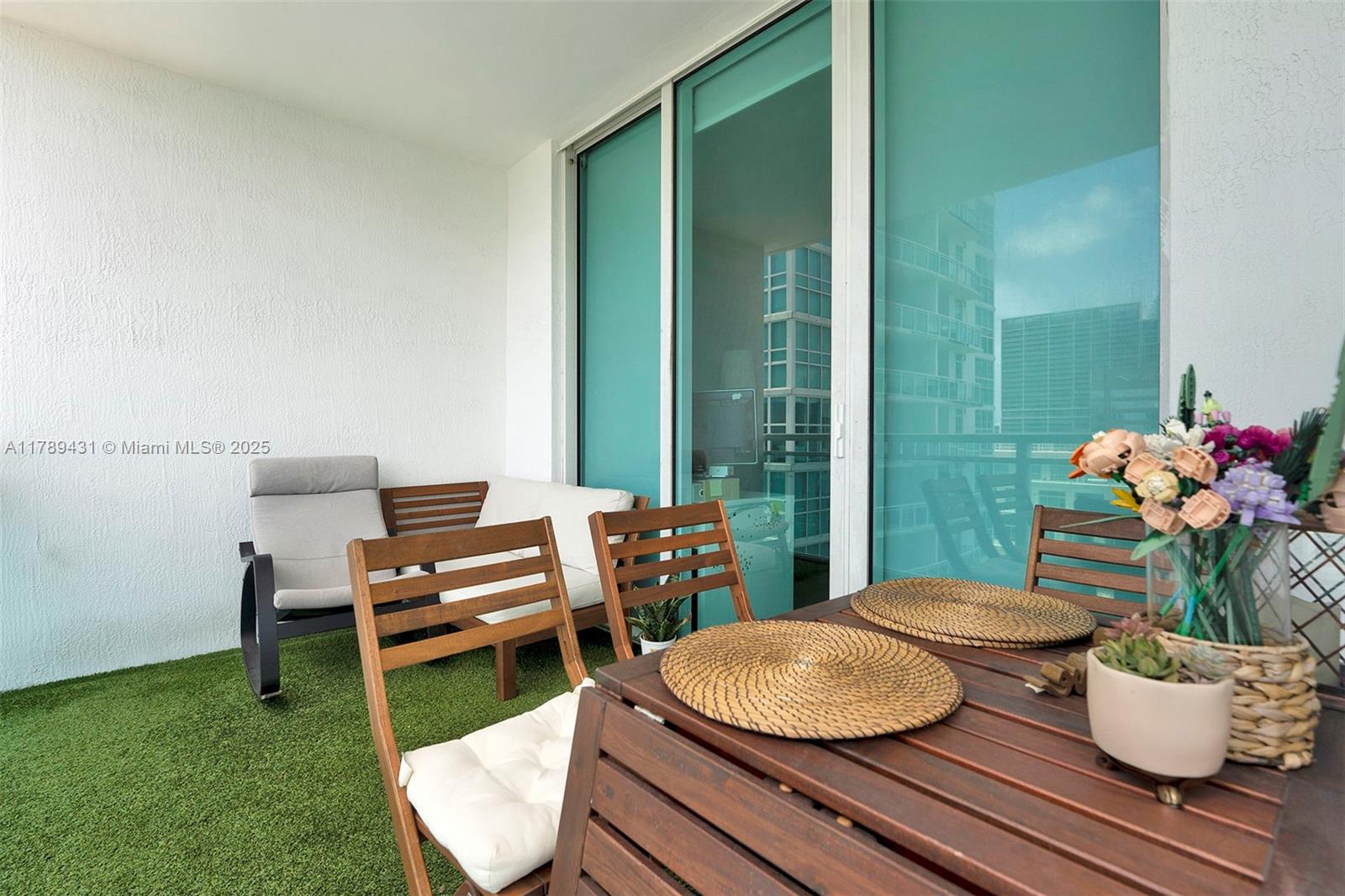 THE PLAZA 901 BRICKELL CO - Residential