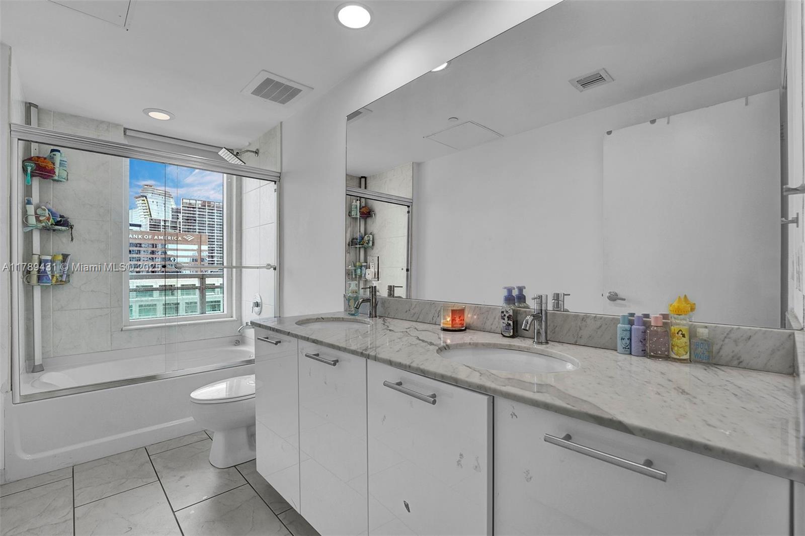 THE PLAZA 901 BRICKELL CO - Residential