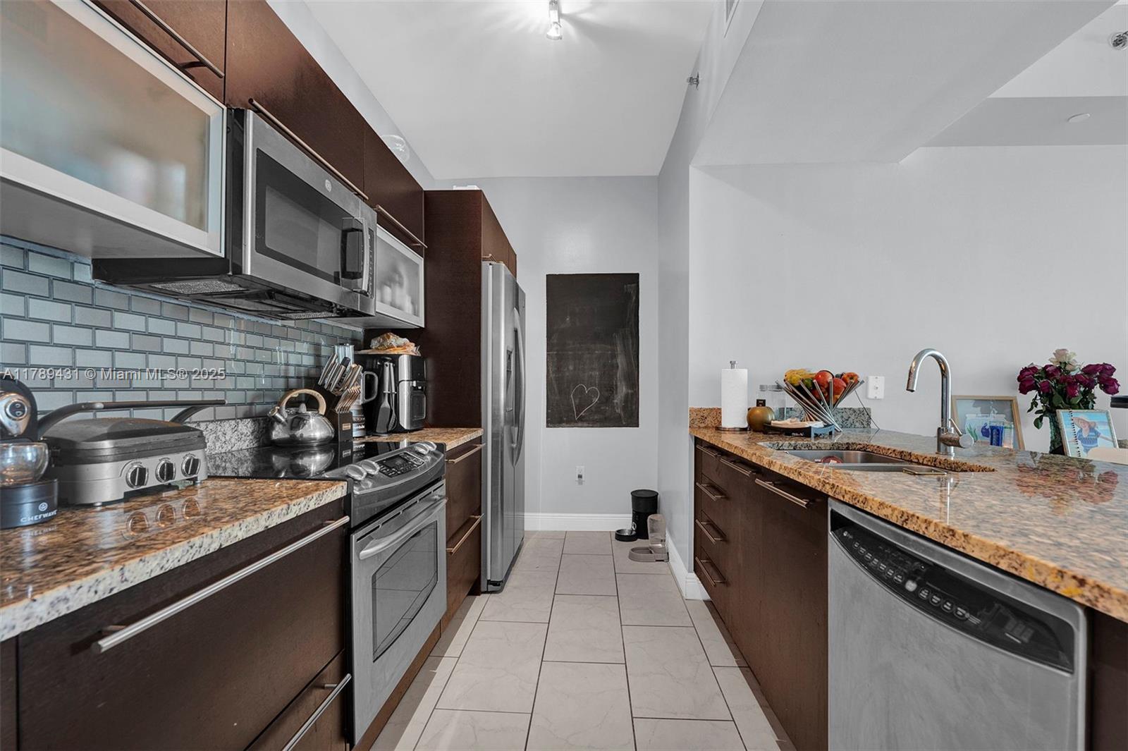 THE PLAZA 901 BRICKELL CO - Residential