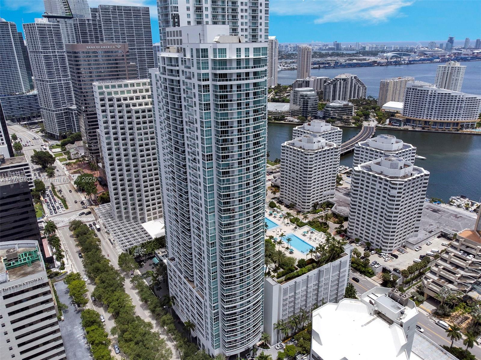 THE PLAZA 901 BRICKELL CO - Residential