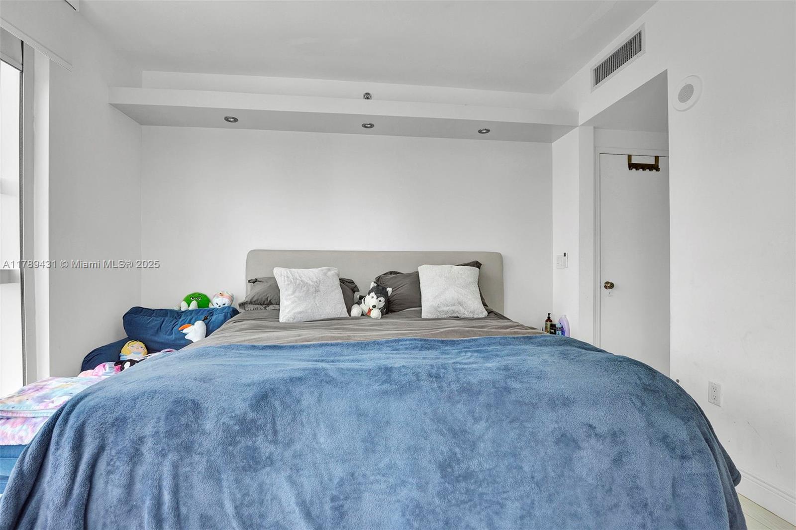 THE PLAZA 901 BRICKELL CO - Residential