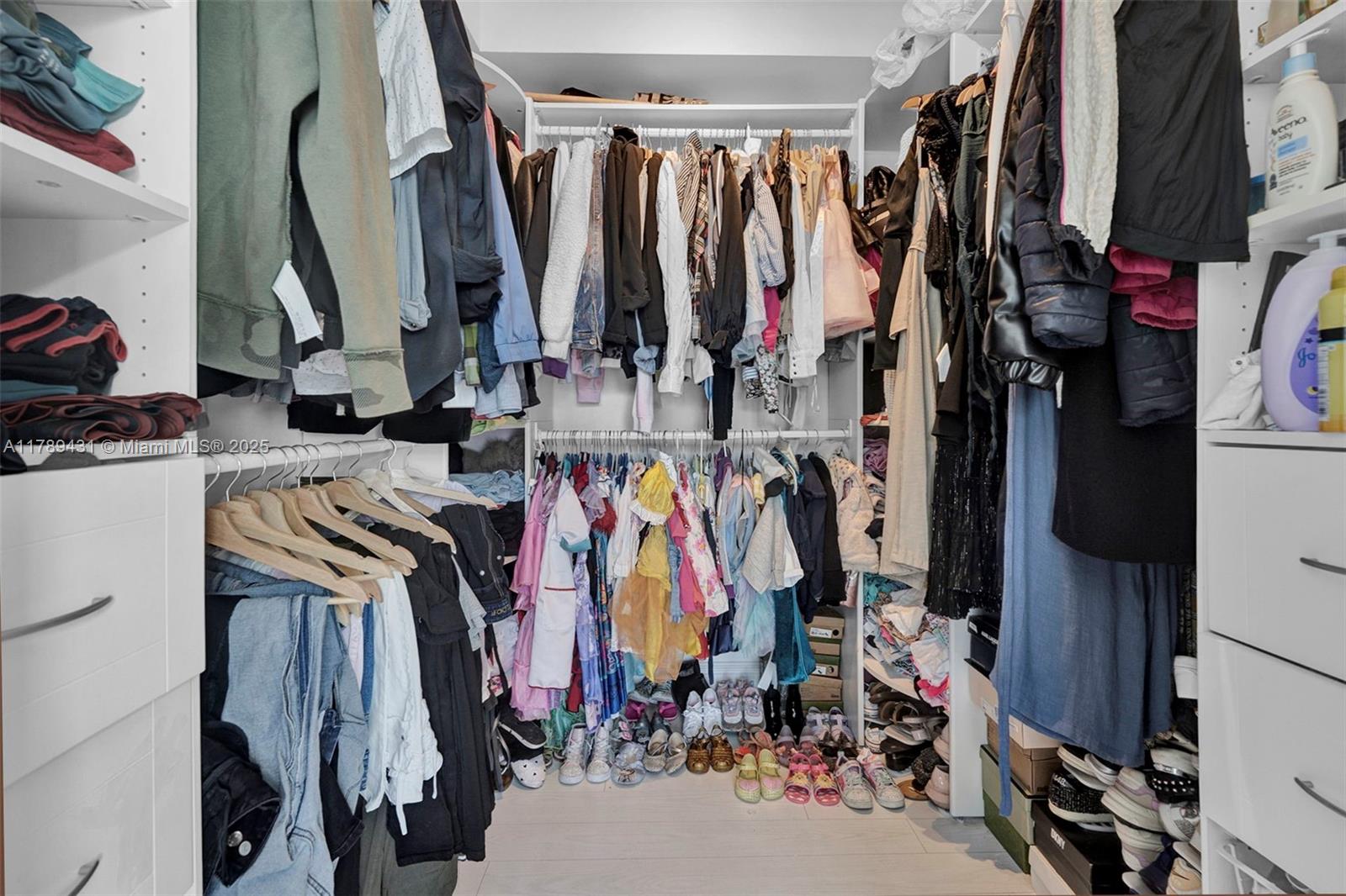 THE PLAZA 901 BRICKELL CO - Residential