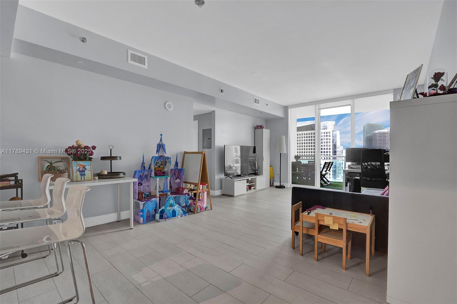 THE PLAZA 901 BRICKELL CO - Residential