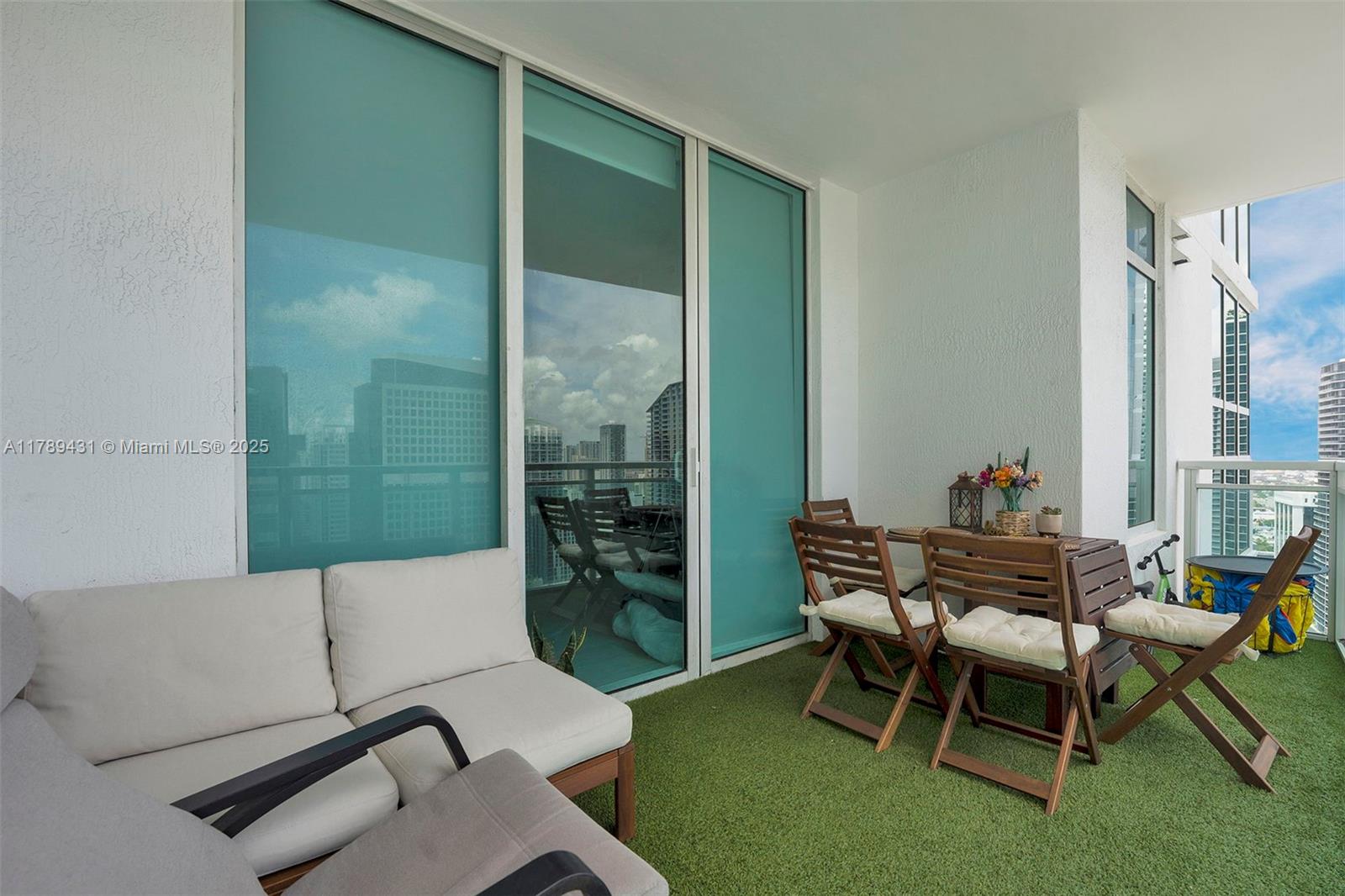 THE PLAZA 901 BRICKELL CO - Residential