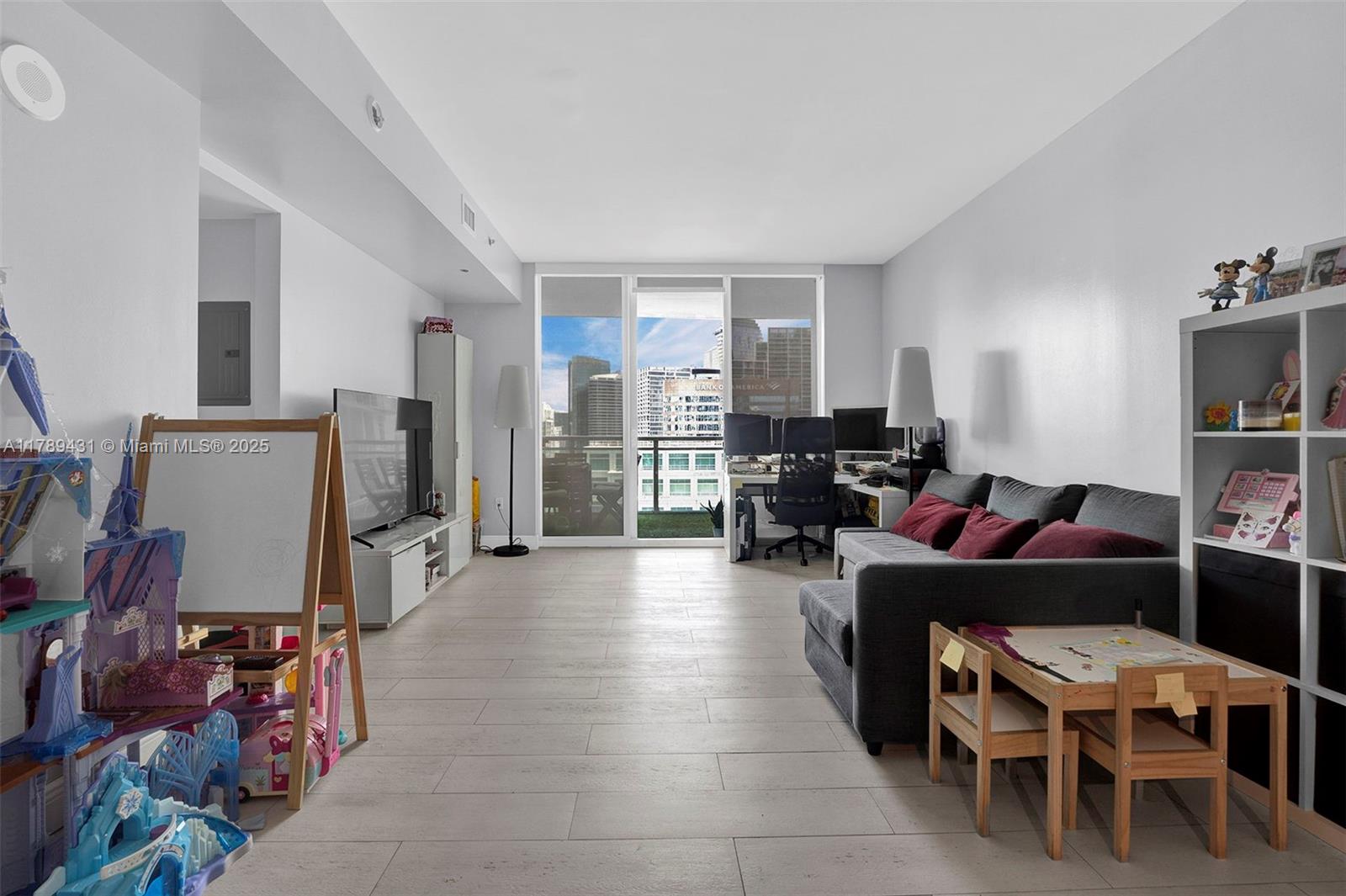 THE PLAZA 901 BRICKELL CO - Residential