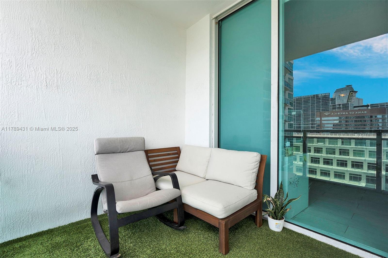 THE PLAZA 901 BRICKELL CO - Residential