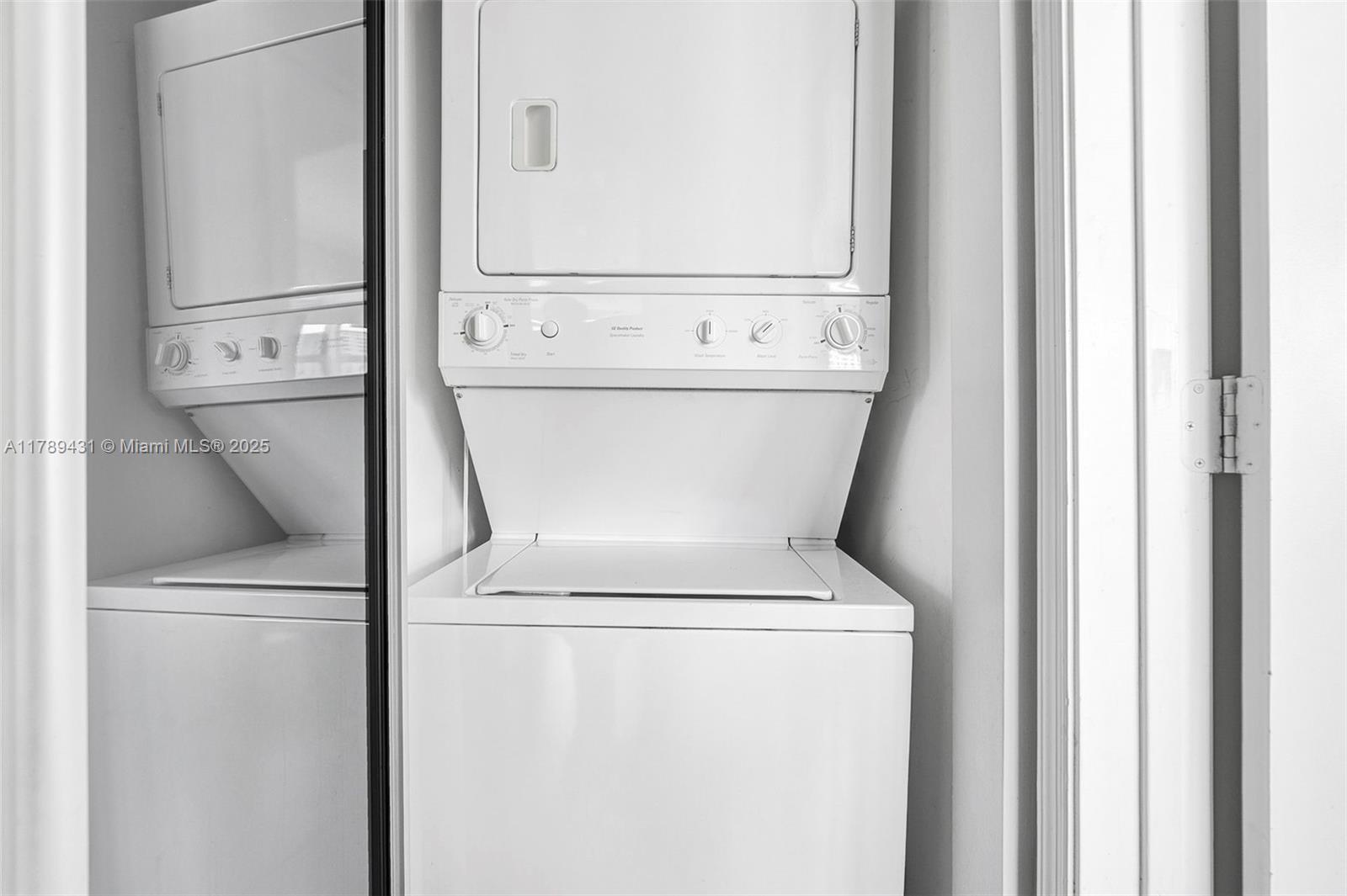 THE PLAZA 901 BRICKELL CO - Residential