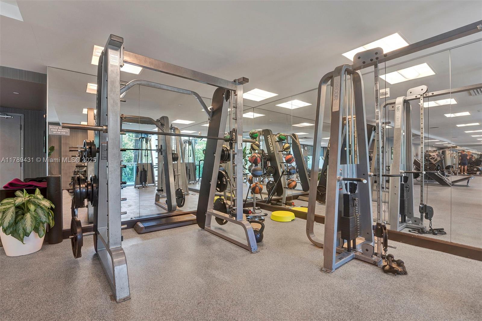 THE PLAZA 901 BRICKELL CO - Residential