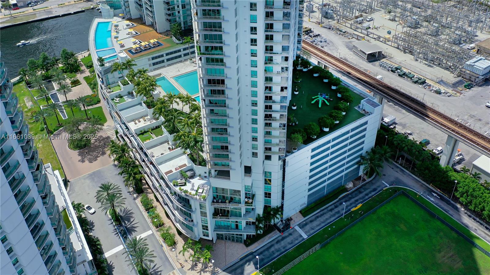 IVY CONDO - Residential