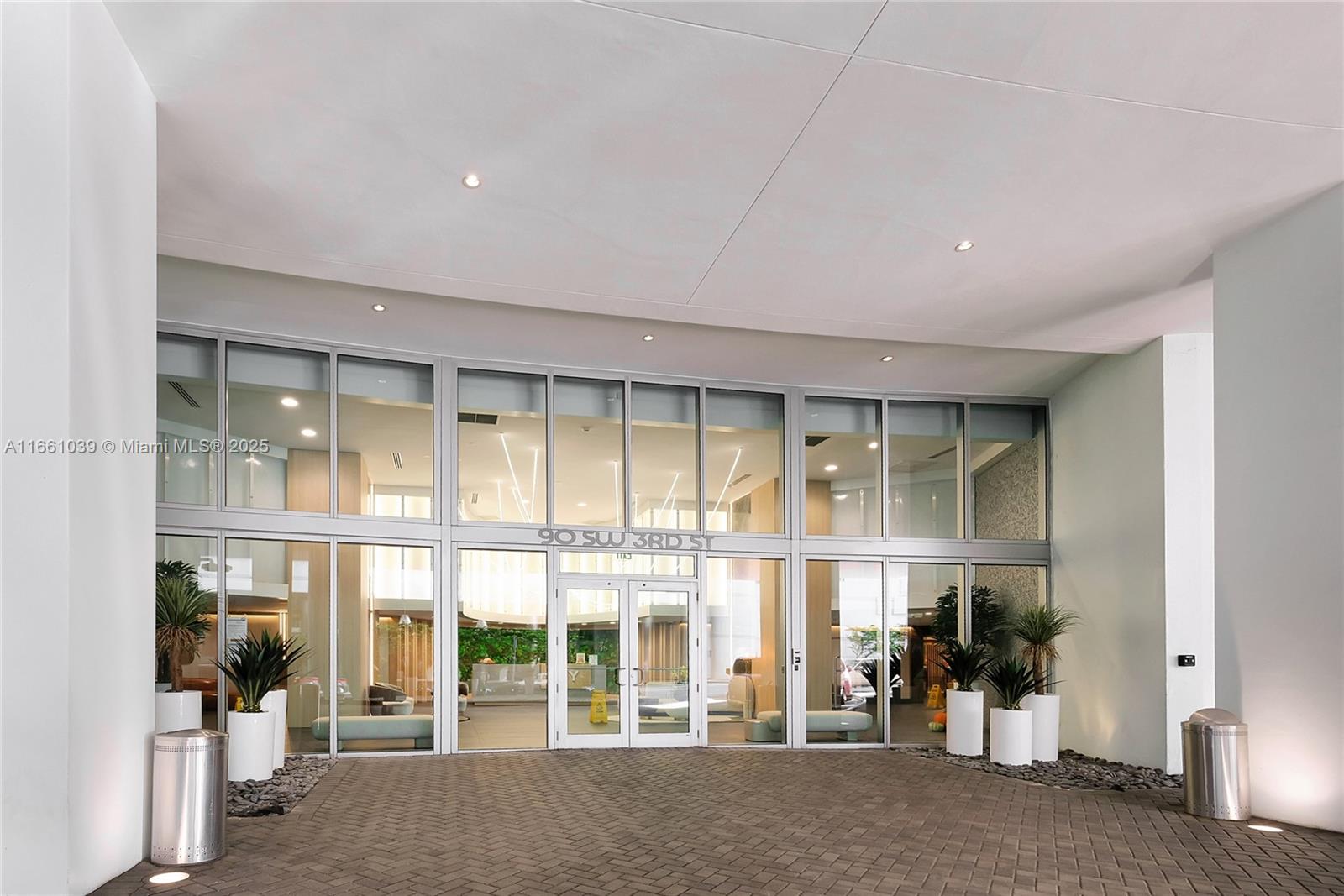 IVY CONDO - Residential