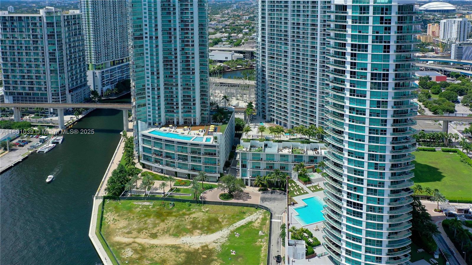 IVY CONDO - Residential