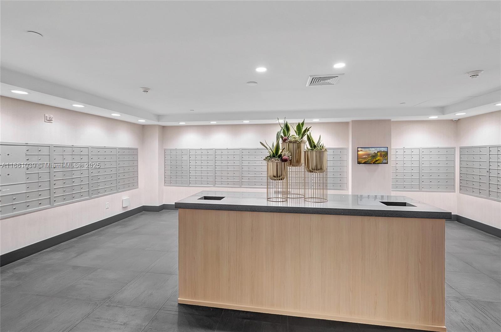 IVY CONDO - Residential