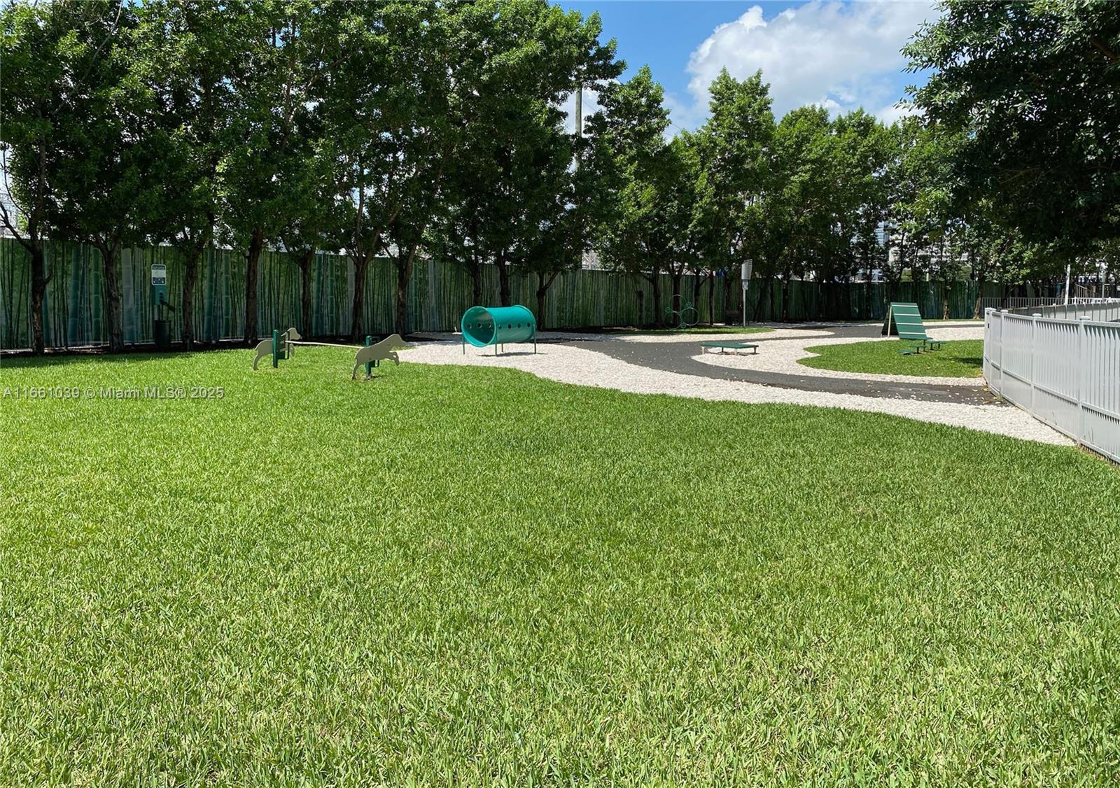 IVY CONDO - Residential