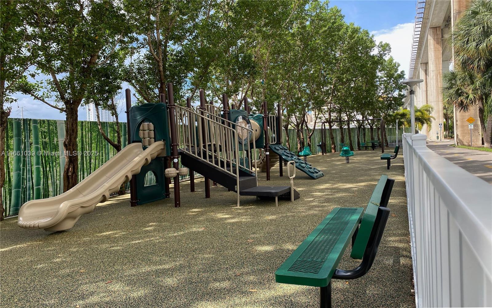 IVY CONDO - Residential