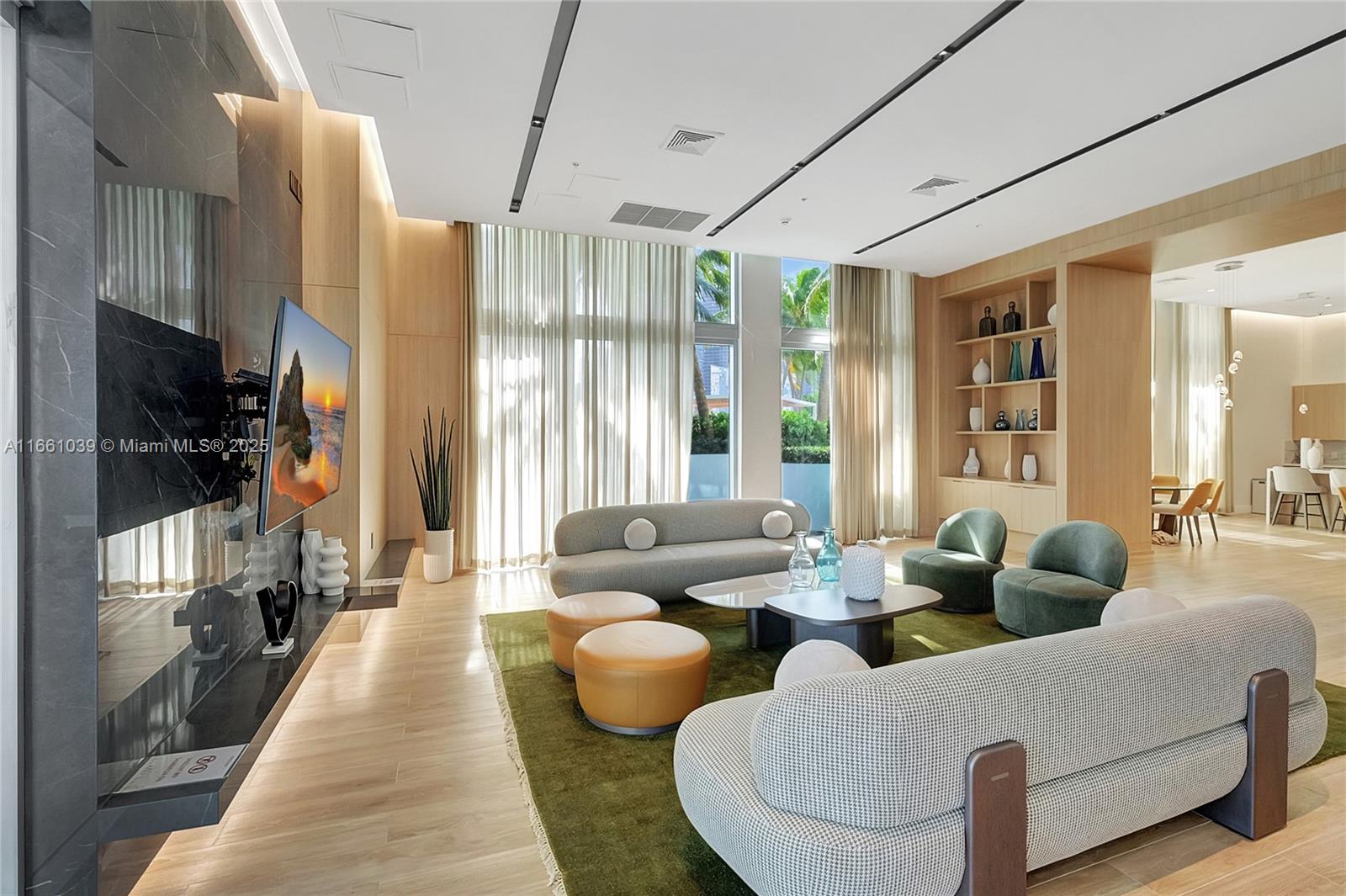 IVY CONDO - Residential